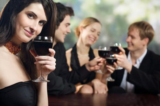 女人每天喝一点红酒的好处有哪些？