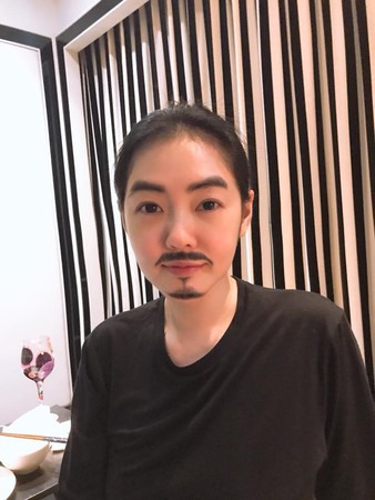 小S蓄胡照曝光帅如型男 网友:撞脸《甄嬛》果郡王