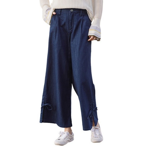 服软的娇俏感 宽松裤腿没有了束缚感,行动更自在