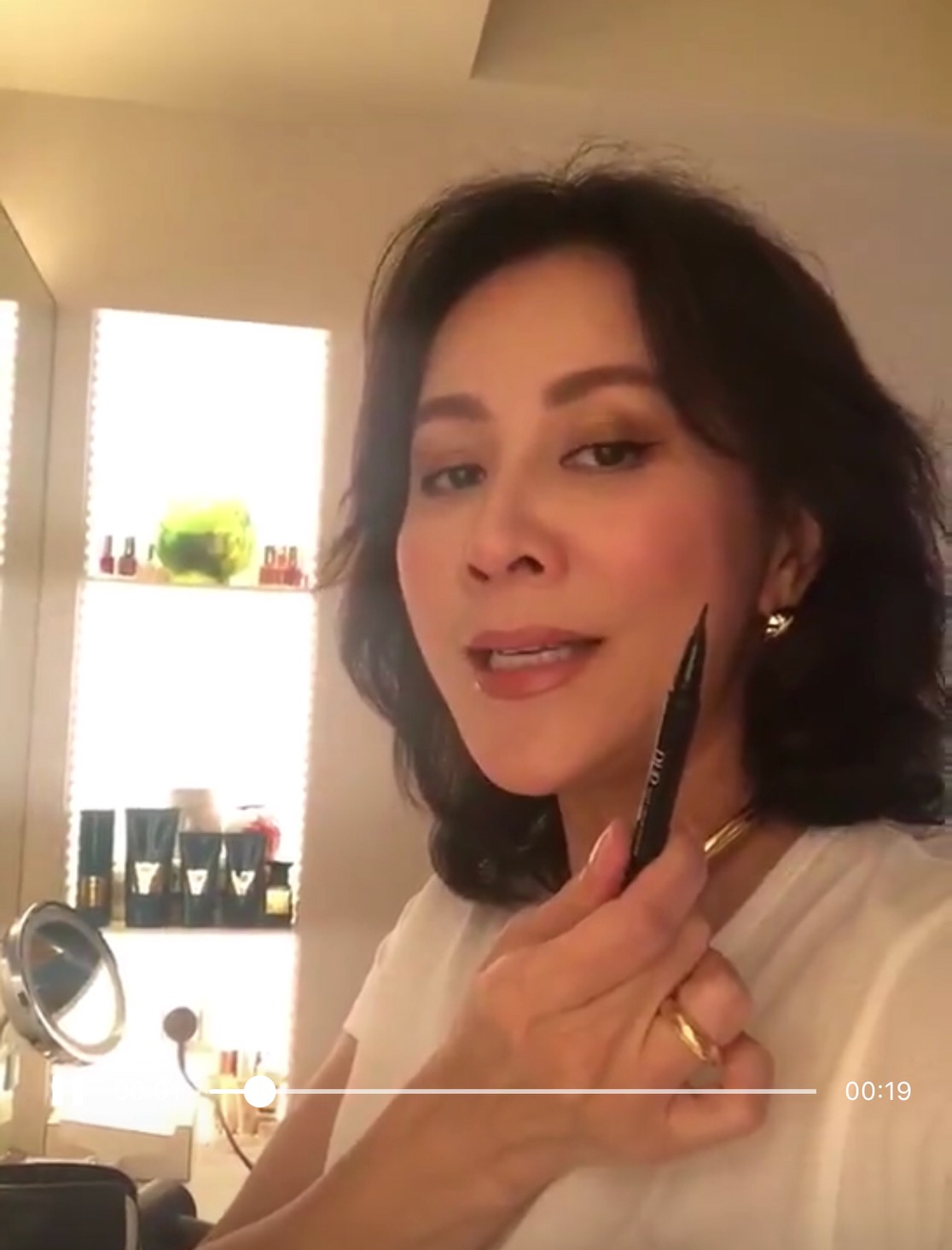 52岁刘嘉玲公开「减龄眼线技巧」！爱用品竟是日系开架百元彩妆...
