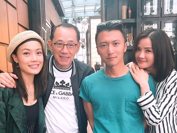 众星现身世界杯决赛 刘嘉玲看台喝香槟贵妇十足