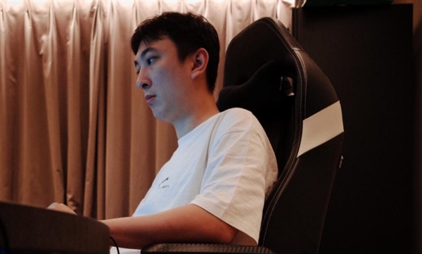 王思聪成职业选手首秀:百分百胜率 一场就退役