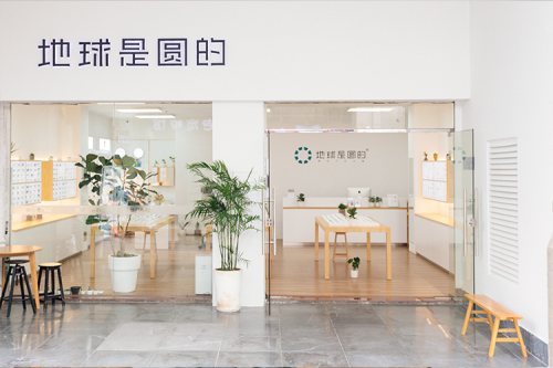 你见过眼镜店排队吗？地球是圆的做到了