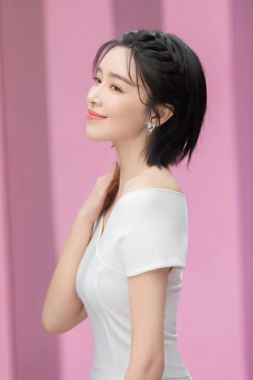 UH喷雾第一个形象大使阚清子：重新定义美少女