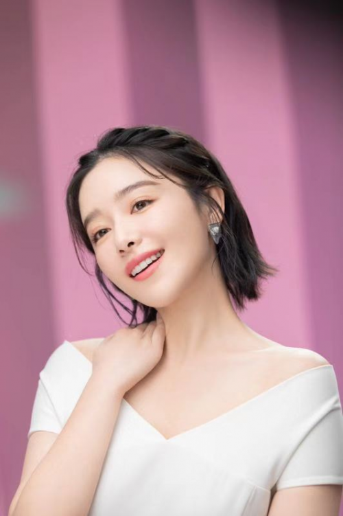 UH喷雾第一个形象大使阚清子：重新定义美少女