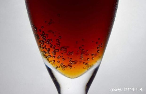 日常生活小妙招,茶杯有茶垢,可乐去除效果好, 日常生活小妙招:可乐清理茶垢贼厉害,试试就知道!