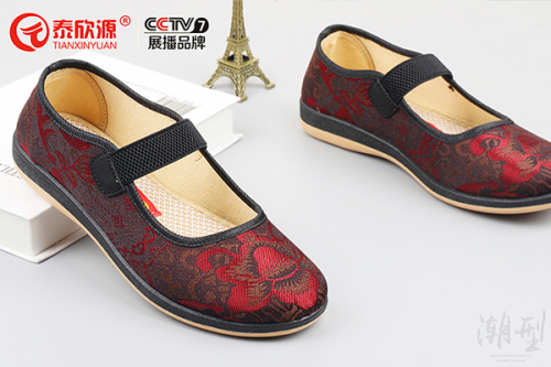 时尚与古典的交汇：泰欣源老北京布鞋以传承打造舒适创新文创布鞋