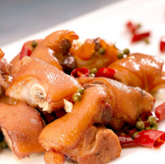 <b>中华悠久历史文化的传统特色美食隆江猪脚饭：隆掌柜</b>