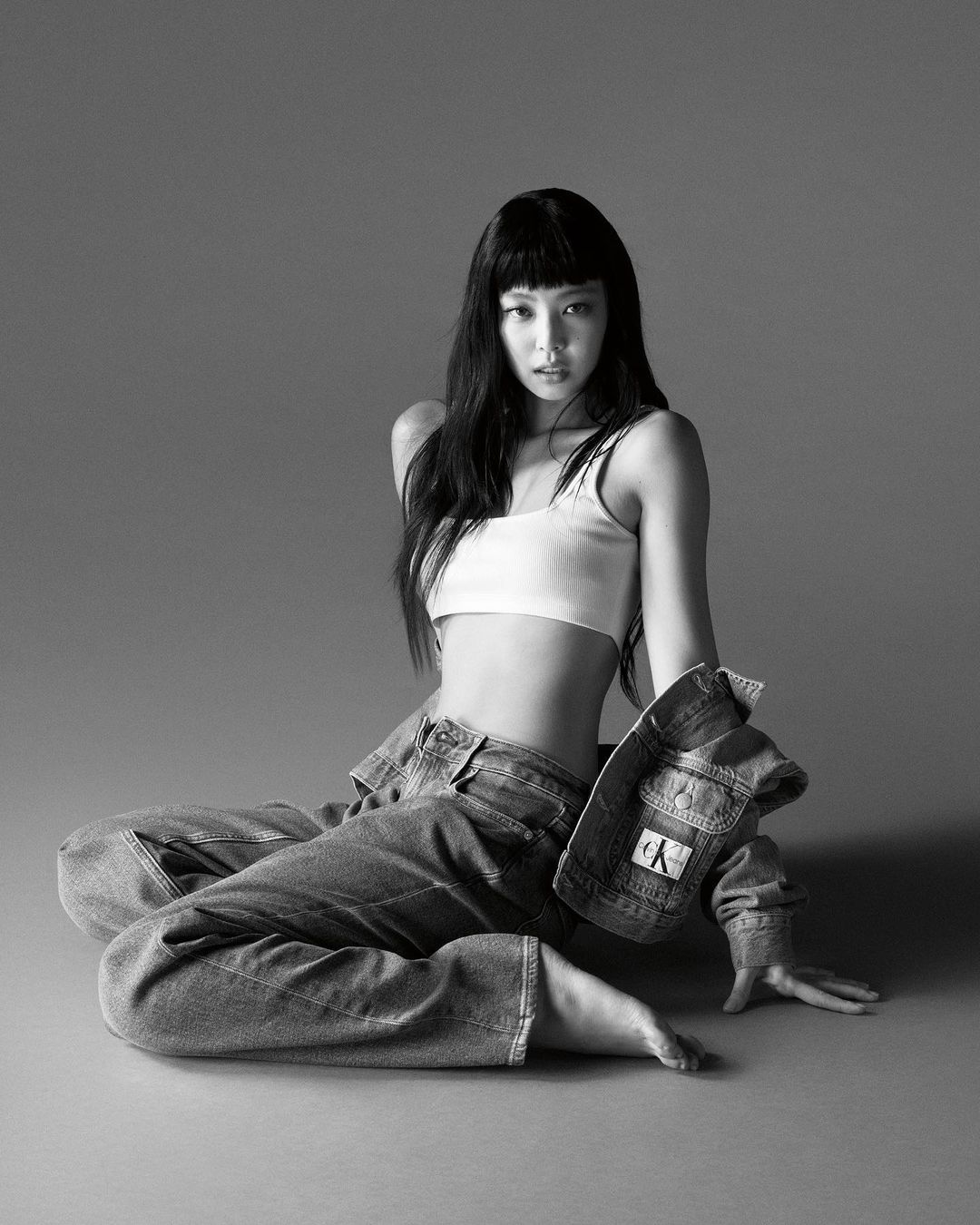 Jennie 演绎 Calvin Klein 2023春夏系列形象大片